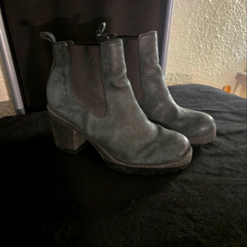 Hibou. Dark Green 3 Inch Heel. Gorgeous Boots